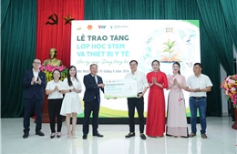 Tập đoàn Stavian trao tặng lớp học STEM và thiết bị y tế tại Bắc Ninh