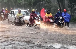 Nhiều tuyến đường TP Hồ Chí Minh thành sông sau cơn mưa lớn