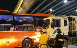 Xe Phương Trang va chạm xe ben khiến nhiều hành khách hoảng loạn