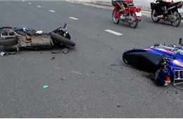 Va quẹt giữa 2 xe máy, một người bị đâm tử vong 