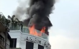 Cháy lớn khách sạn gần chợ Bến Thành, nhiều khách nước ngoài thoát nạn