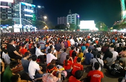 TP Hồ Chí Minh lắp 5 màn hình lớn phục vụ người dân xem trận đấu giữa tuyển Việt Nam với Nhật Bản