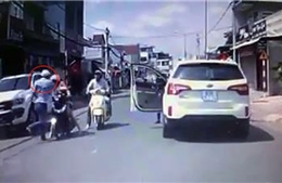 Truy tìm tài xế ô tô hung hãn tát người phụ nữ chở con nhỏ ngày mùng 1 Tết 