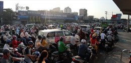 Giao thông ùn tắc nghiêm trọng ở cửa ngõ phía tây bắc TP Hồ Chí Minh