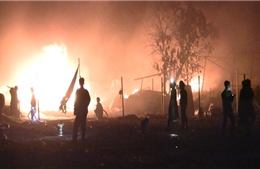 Cháy lớn kho xưởng vải rộng 1.000m2, 13 nhà dân bị cháy xém