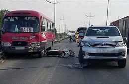 Hai vụ tai nạn liên tiếp giữa xe máy và ô tô, 4 người thương vong