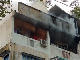 Cháy lớn nhà 3 tầng, nhiều người hốt hoảng tháo chạy 