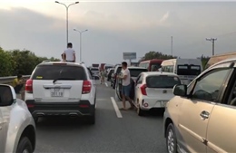 Bốn ô tô đâm liên hoàn trên cao tốc TP Hồ Chí Minh - Long Thành - Dầu Giây