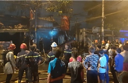 Hỏa hoạn thiêu rụi 9 kiot và một nhà dân ở TP Hồ Chí Minh