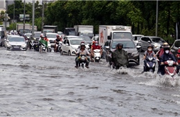 TP Hồ Chí Minh mưa lớn, nhiều tuyến đường ngập sâu