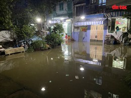 Triều cường vượt báo động 3, nhiều nơi ở TP Hồ Chí Minh bị ngập nặng