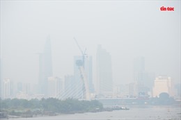 Sương mù dày đặc bao phủ TP Hồ Chí Minh
