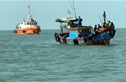 Chìm tàu đánh cá trên biển Cần Giờ khiến 1 người tử vong, 6 người được cứu sống