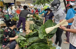 Nhộn nhịp chợ lá dong hơn nửa thế kỷ ở TP Hồ Chí Minh những ngày giáp Tết