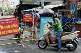 TP Hồ Chí Minh: Shipper tham gia giao hàng cho người dân trong ngày hoạt động trở lại