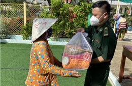 TP Hồ Chí Minh: Thăm và tặng quà cho gia đình chính sách trên xã đảo Thạnh An nhân ngày 27/7