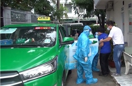 Hàng trăm xe taxi tham gia công tác phòng, chống dịch COVID-19