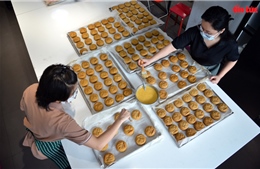 Hơn 2.500 chiếc bánh Trung thu gửi tặng các em nhỏ trong bệnh viện thu dung, dã chiến