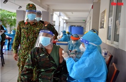Tiêm vaccine ngừa COVID-19 cho cán bộ, chiến sĩ Quân đoàn 4 tại TP Hồ Chí Minh