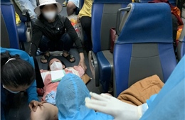 Xúc động cảnh đỡ đẻ cho bà bầu ngay trên chuyến tàu nghĩa tình về quê Quảng Bình