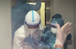 Giải cứu nhân viên y tế kẹt trong thang máy ở tầng 8 Bệnh viện dã chiến điều trị COVID-19 