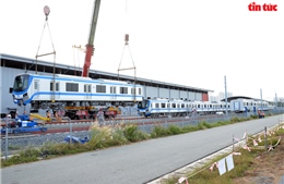 Đoàn tàu số 8 tuyến metro Bến Thành-Suối Tiên đã được hạ đặt xuống đường ray
