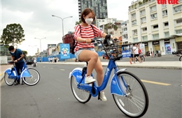 Giới trẻ TP Hồ Chí Minh hào hứng trải nghiệm xe đạp công cộng