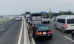 Giao thông ùn tắc kéo dài nhiều km đoạn cuối cao tốc Trung Lương - Mỹ Thuận