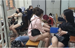 TP Hồ Chí Minh: ‘Đột kích’ quán bar, phát hiện 50 người dương tính với ma túy