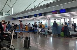 Ngày thứ hai mở cửa đường bay quốc tế, Tân Sơn Nhất tăng hơn 100 chuyến đi và đến