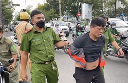 CSGT TP Hồ Chí Minh truy đuổi, tóm gọn đối tượng cướp giật điện thoại