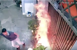 TP Hồ Chí Minh: Truy bắt người đàn ông tạt xăng đốt nhà hàng xóm