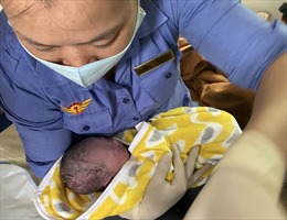 Hỗ trợ thai phụ sinh con an toàn trên chuyến tàu từ TP Hồ Chí Minh ra Hà Nội