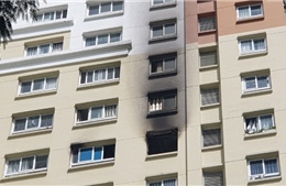 TP Hồ Chí Minh: Cháy căn hộ chung cư ở Quận 12, cư dân hốt hoảng tháo chạy