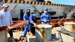 Cảnh sát biển bắt giữ tàu chở dầu DO không rõ nguồn gốc