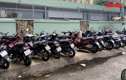 TP Hồ Chí Minh: Nhiều bãi giữ xe chiếm dụng vỉa hè vẫn ‘phớt lờ’ yêu cầu của Sở GTVT