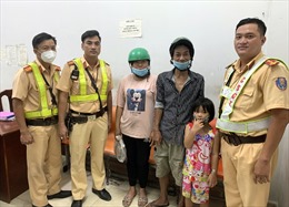 CSGT TP Hồ Chí Minh hỗ trợ bé gái 8 tuổi đi lạc tìm cha mẹ