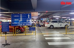 Ngày đầu tiên hành khách được đón xe công nghệ tại tầng trệt sân bay Tân Sơn Nhất