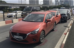 TP Hồ Chí Minh: 5 ô tô đâm liên hoàn trên cầu Sài Gòn, giao thông ùn tắc nghiêm trọng