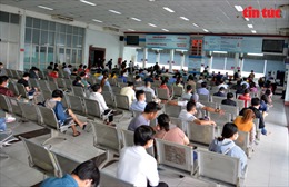 Ga Sài Gòn nhộn nhịp trong ngày đầu mở bán vé tàu Tết Quý Mão