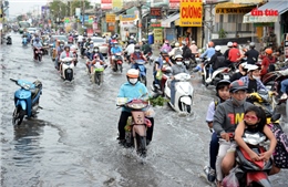Hàng loạt tuyến đường ở TP Hồ Chí Minh lại chìm trong ‘biển’ nước