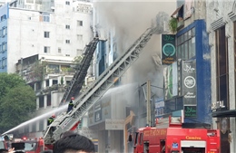 TP Hồ Chí Minh: Cháy lớn quán bar gần chợ Bến Thành