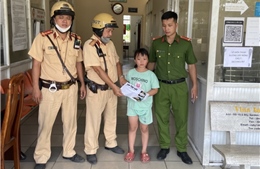 TP Hồ Chí Minh: Tìm gia đình bé gái đi lạc trên giao lộ Nguyễn Văn Linh - Nguyễn Hữu Thọ 