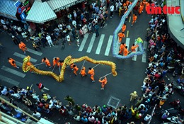 Diễu hành nghệ thuật đường phố trong Lễ hội Tết Nguyên tiêu tại TP Hồ Chí Minh