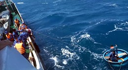 Tìm thấy thêm 2 thuyền viên của sà lan gặp nạn chìm trên biển