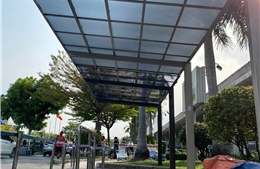 Lắp mái che khu vực hành khách đón xe ở sân bay Tân Sơn Nhất