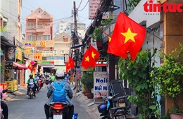 TP Hồ Chí Minh rực rỡ cờ đỏ sao vàng chào mừng 48 năm ngày Giải phóng miền Nam