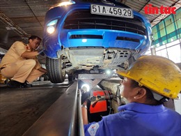 Quy trình chưa hợp lý, xe đi đăng kiểm xếp dài hàng trăm mét tại TP Hồ Chí Minh