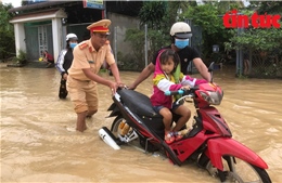 An Giang: Huy động lực lượng hỗ trợ người dân dọn dẹp, khắc phục sự cố sau mưa dông 