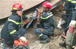 TP Hồ Chí Minh: Đã giải cứu được toàn bộ 7 người bị mắc kẹt trong căn nhà 4 tầng bị sập